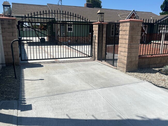 Foto del edificio - 15960 Chase St
