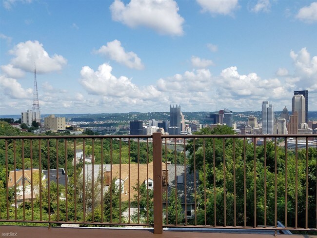 Building Photo - 2 br, 1.5 bath Townhome - 43 Bailey Avenue