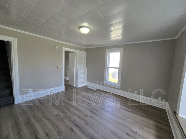 Building Photo - 740 W 11th St