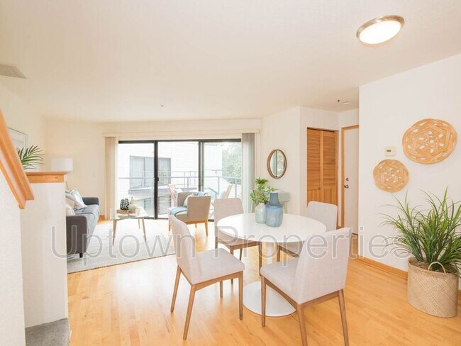 Foto del edificio - 930 NW Naito Pkwy