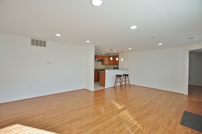 Building Photo - 4402 Pembrook Village Dr