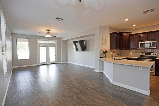 Building Photo - 5981 S Legend Dr