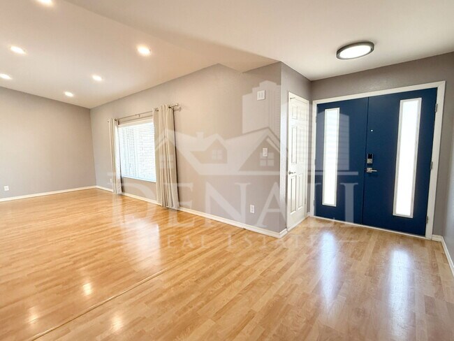Building Photo - 811 E Chilton Dr