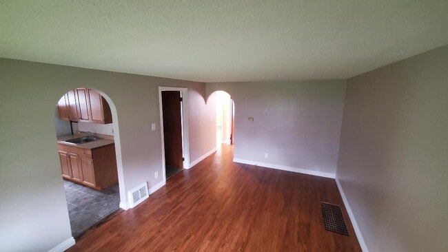 Building Photo - 125 Shoshone St