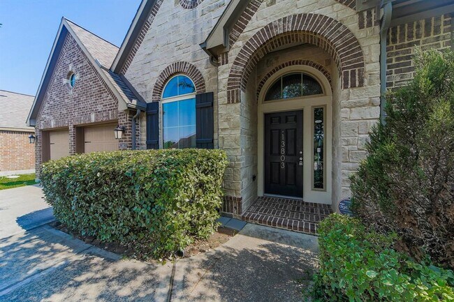 Building Photo - 13803 Royal Ridge Dr