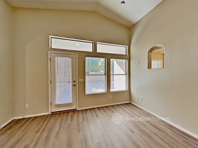 Building Photo - 11577 W Yuma St