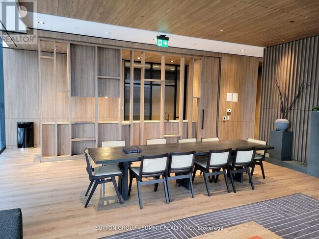 Photo du bâtiment - 55 Charles St E