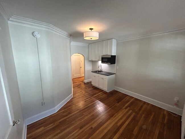 Foto del edificio - Newly renovated studio in a prime location along the Green Line in Brighton.
