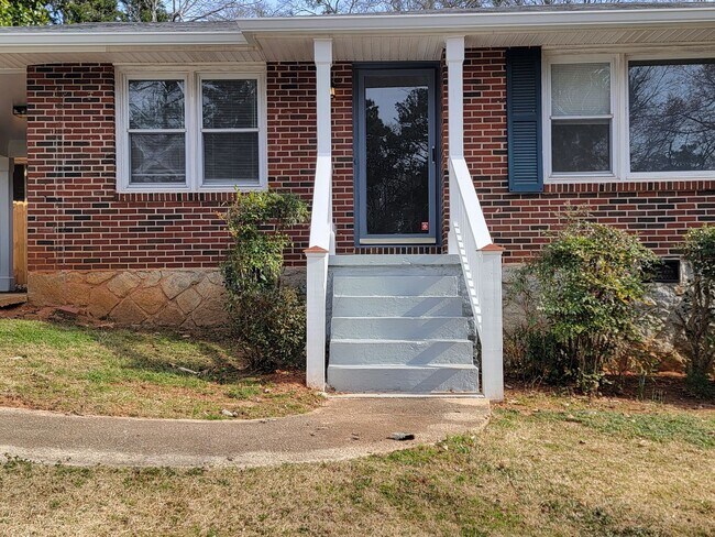 Foto del edificio - Updated Kitchen Pet Friendly-Brick Ranch  - SS Appliances- Emory, North Druid Bills and Briarcliff