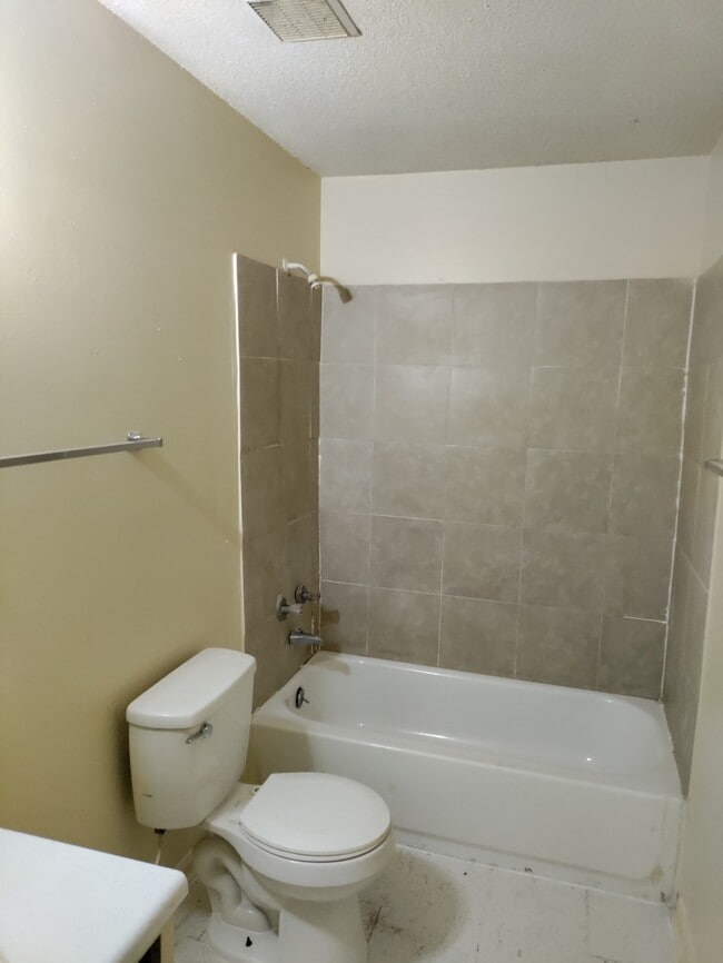 bathroom - 1124 University St