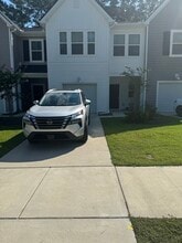 Building Photo - 8032 Reagan Way