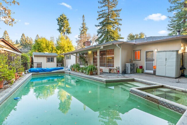 Building Photo - 551 Sequoia Ave