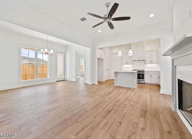 Building Photo - 128 Oak Village Dr