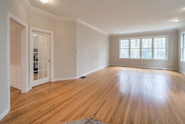 Building Photo - 41 Carriage Way