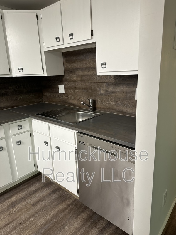 Foto del edificio - 3164 Central Ave