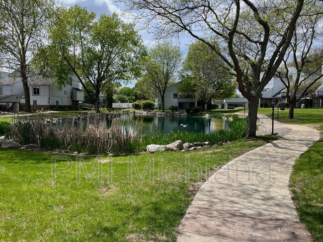 Foto del edificio - 18120 N Stoneridge Dr