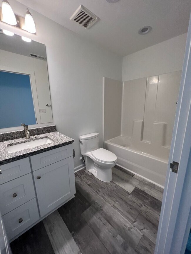 Interior Photo - Colonial 171, 175, 179