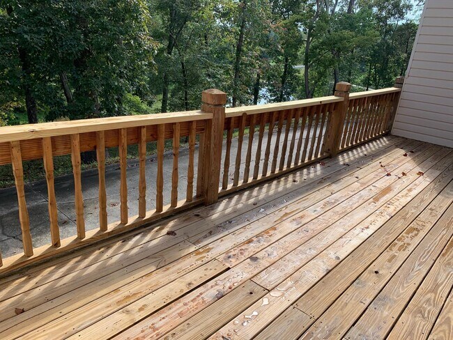 Foto del edificio - 3499 Lakeside Ct