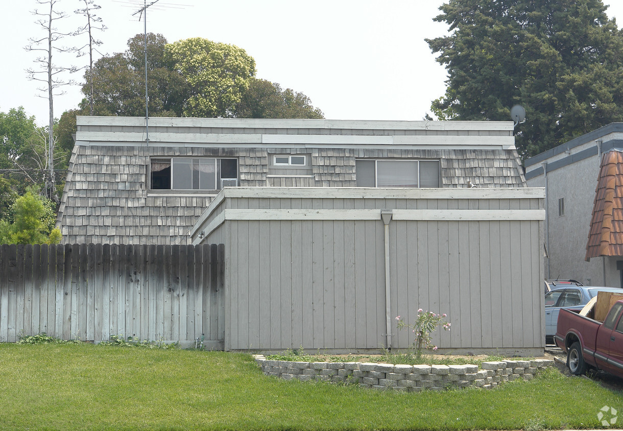Building Photo - 2213 L St