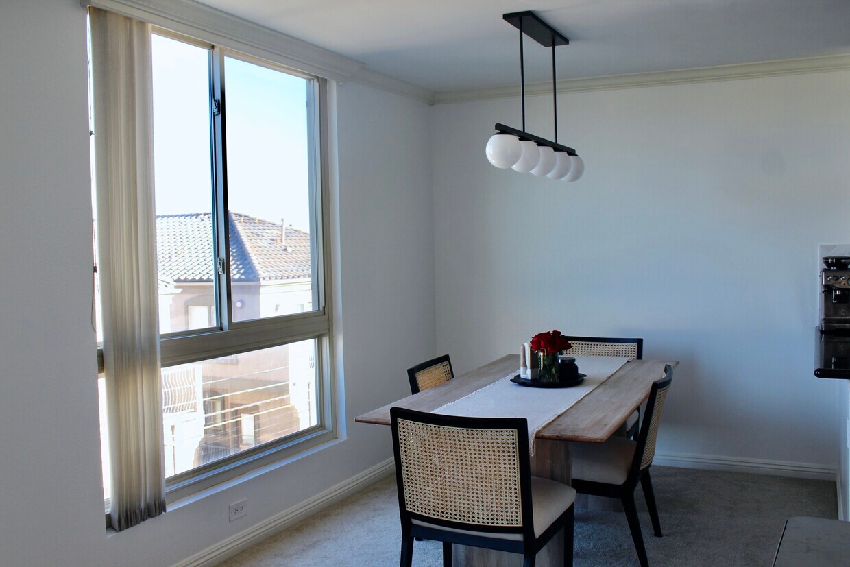 Dining Room - 3939 Illinois St