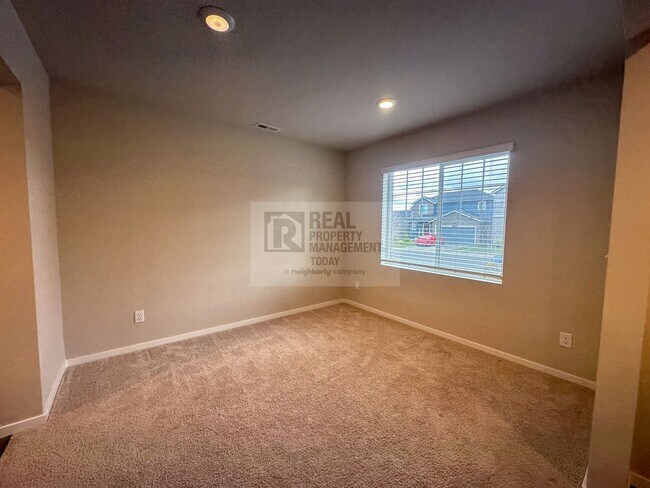 Foto del edificio - 3 Bedroom Home in Desirable Lipoma Firs Community – Puyallup