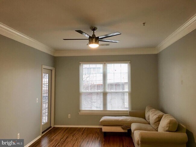 Foto del edificio - 1521 Spring Gate Dr.