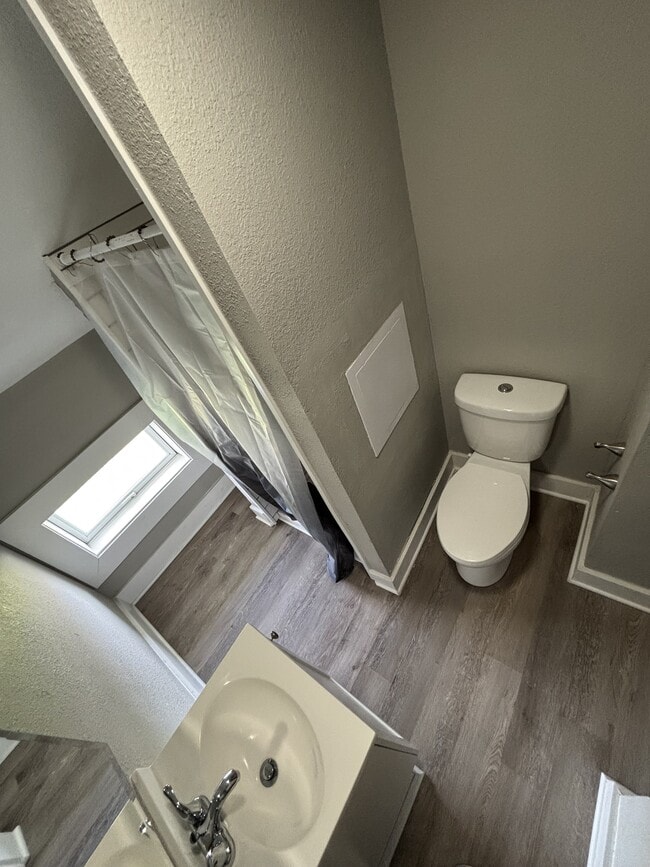 Foto del edificio - 708 E Jefferson Blvd