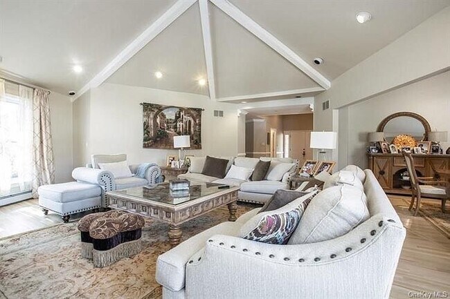Foto del edificio - 369 Phillips Hill Rd