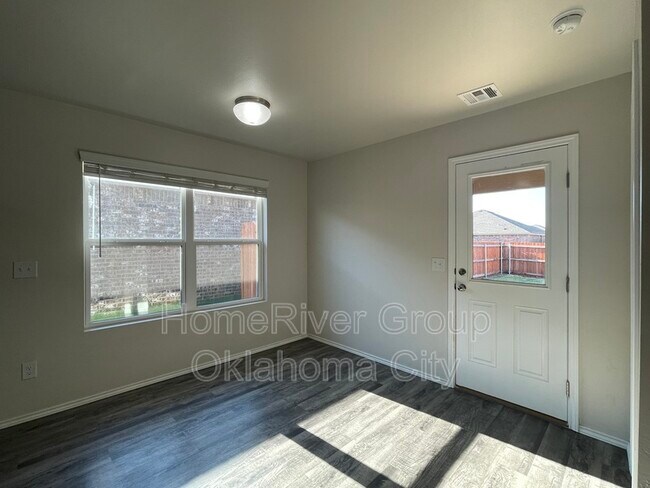 Building Photo - 5323 Nicole Dr