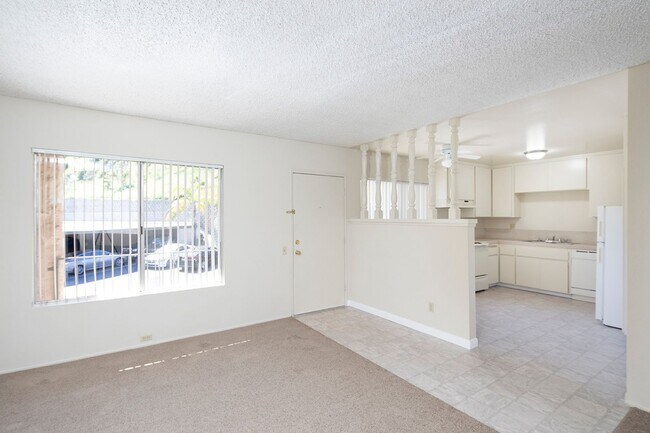 Building Photo - 5494 Reservoir Dr