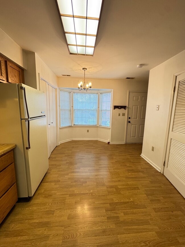 Foto del edificio - 16136 Clarence Ct