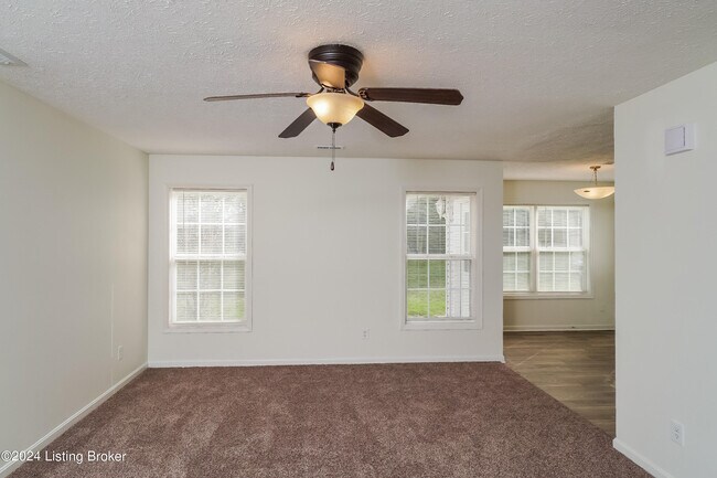 Foto del edificio - 9710 Collier Ln