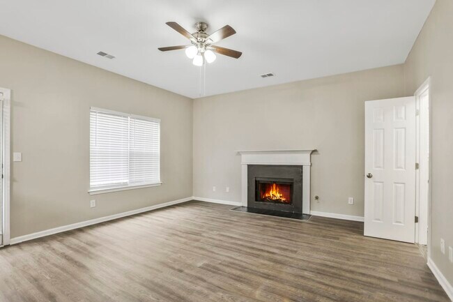 Building Photo - 2801 Knoll View Pl