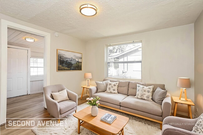 Foto del edificio - 1656 W 30th St