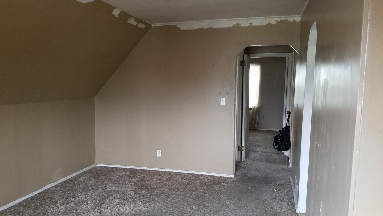 Foto principal - Great location for commuters! Renovations ...
