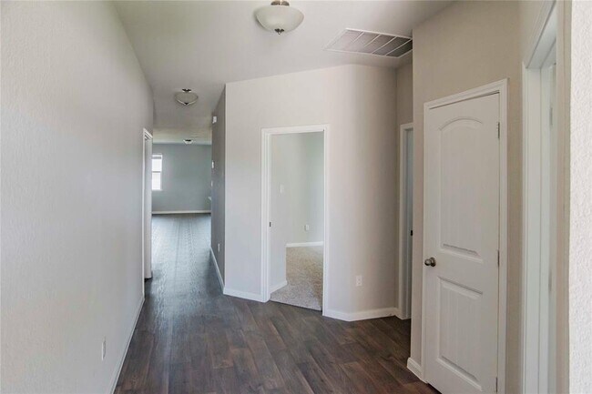 Building Photo - 113 Jubilee Dr