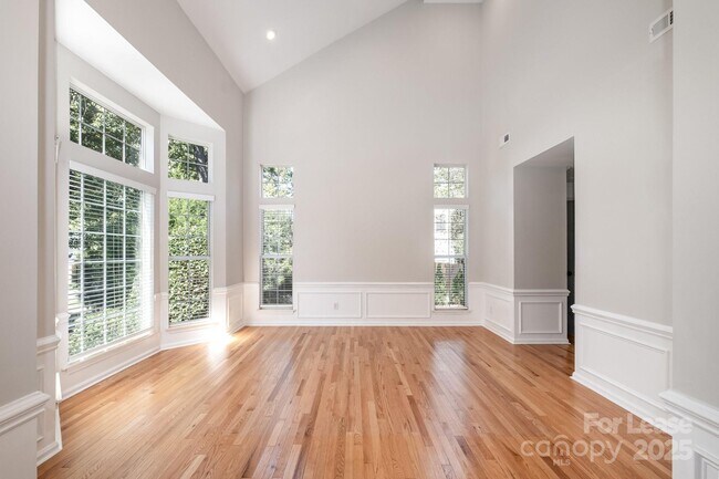 Building Photo - 111 Monterey Dr