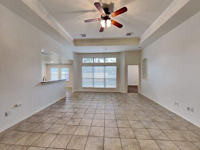 Building Photo - 16722 Town Glade Dr