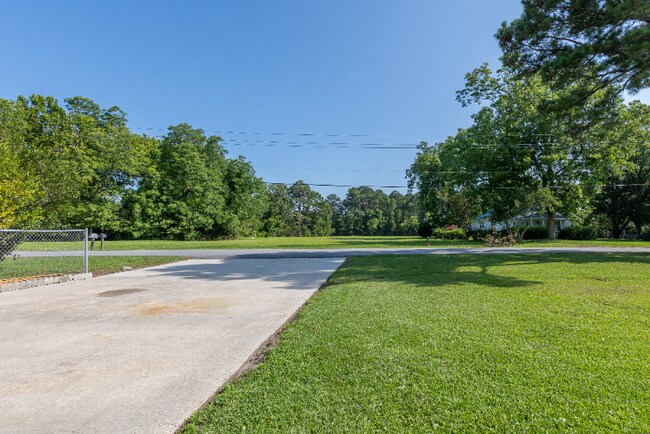 Building Photo - 549 W Beaufort Rd