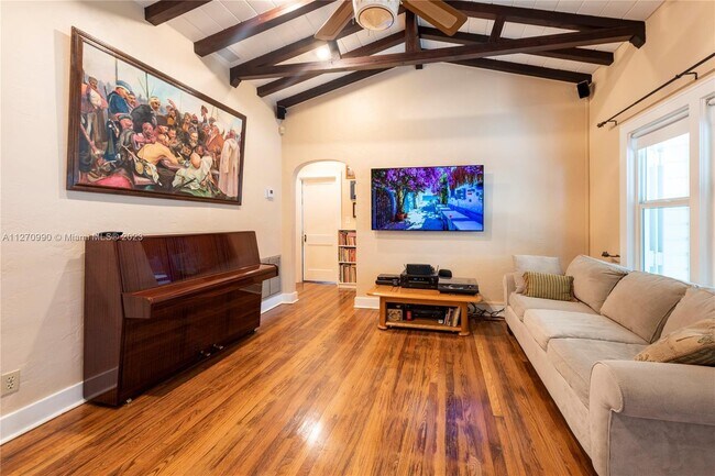 Foto del edificio - 217 SE 10th St