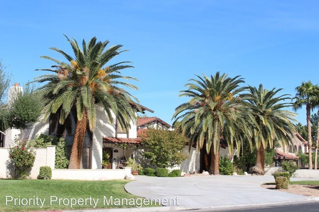 Building Photo - 3016 La Mesa Dr