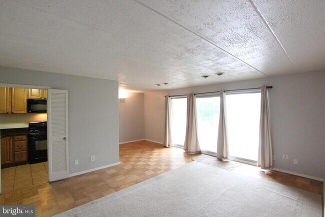 Building Photo - 2646 Redcoat Dr