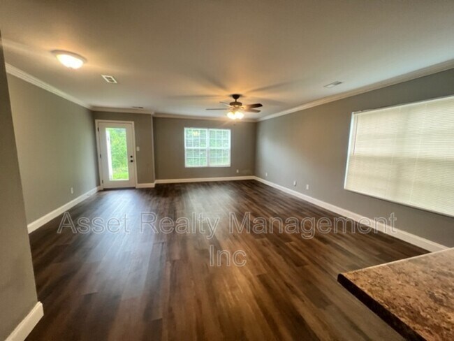 Building Photo - 924 Warrior Hill Dr