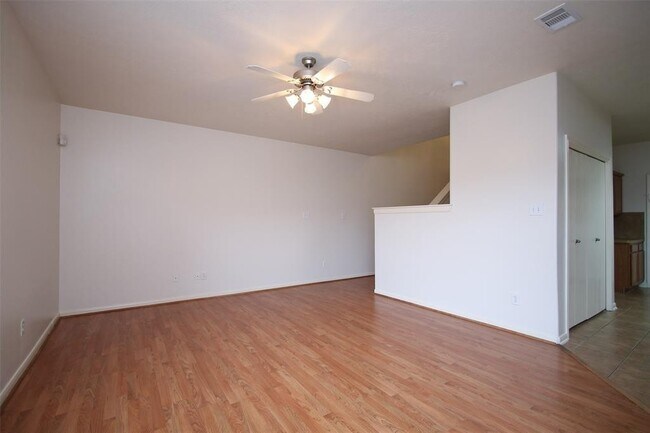 Foto del edificio - Move in Ready!! 3 bed/3 bath in Spring!