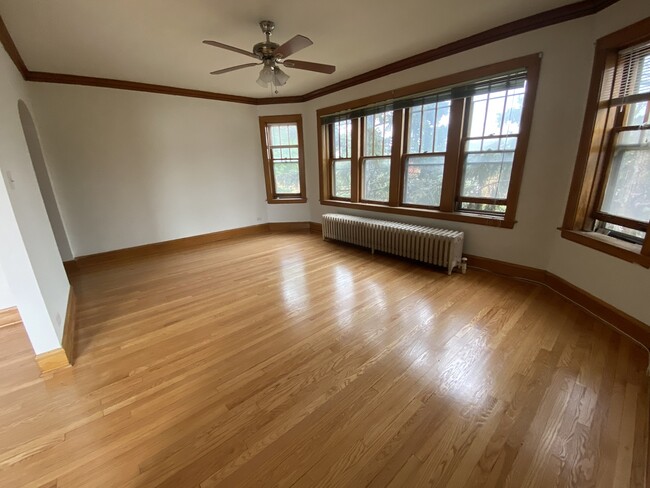 Building Photo - 5514 N Mango Ave