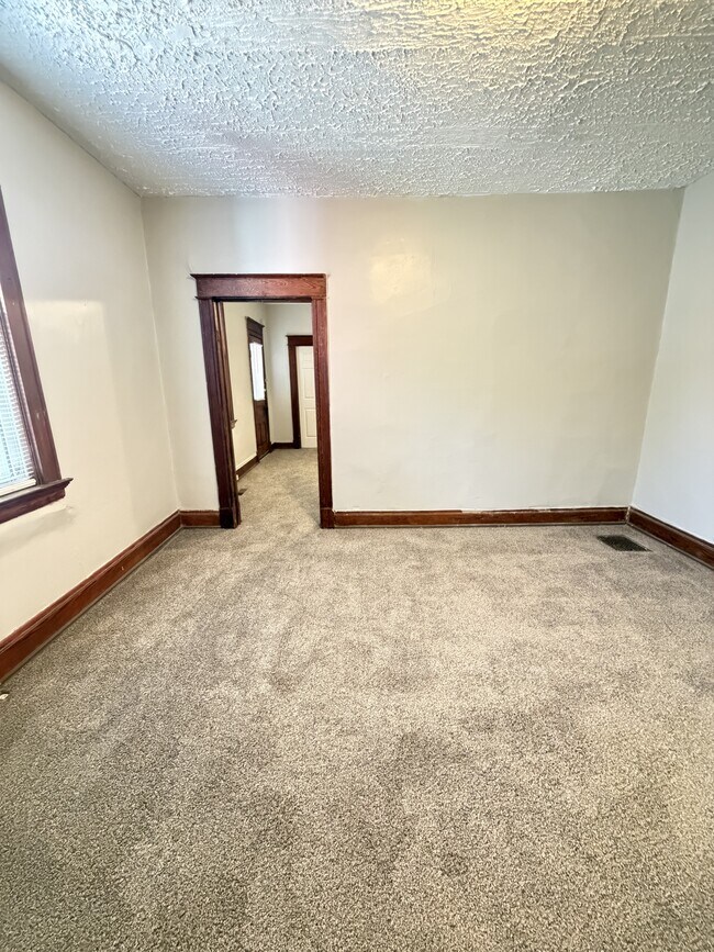 Foto del edificio - 2422 Warren St