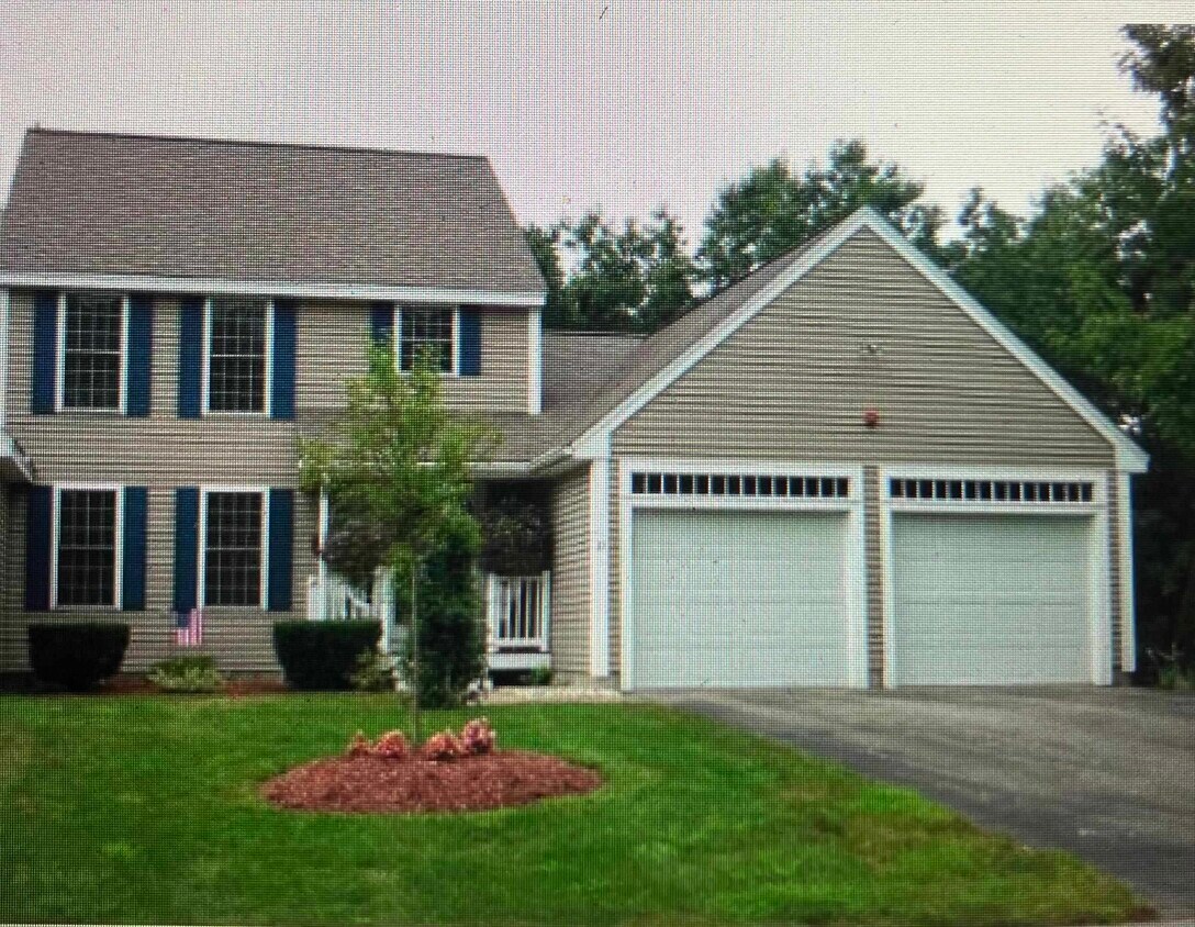Primary Photo - 11 Pentucket Ct