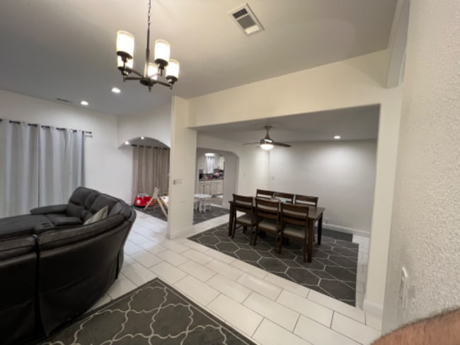 Building Photo - 501 Deer Run