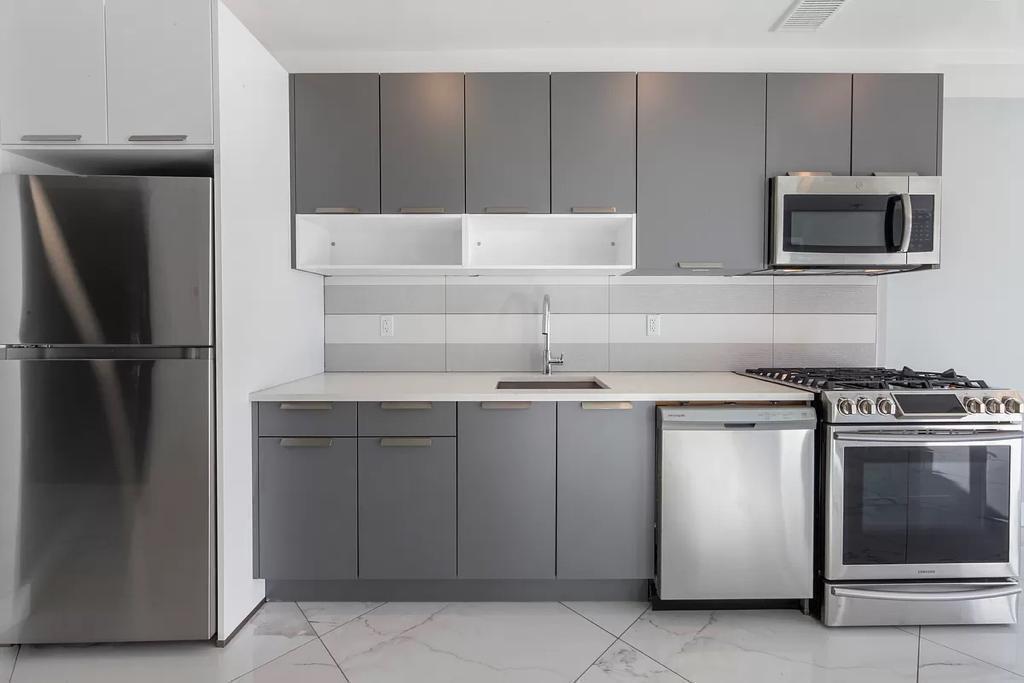 Foto principal - 977 Manhattan Ave