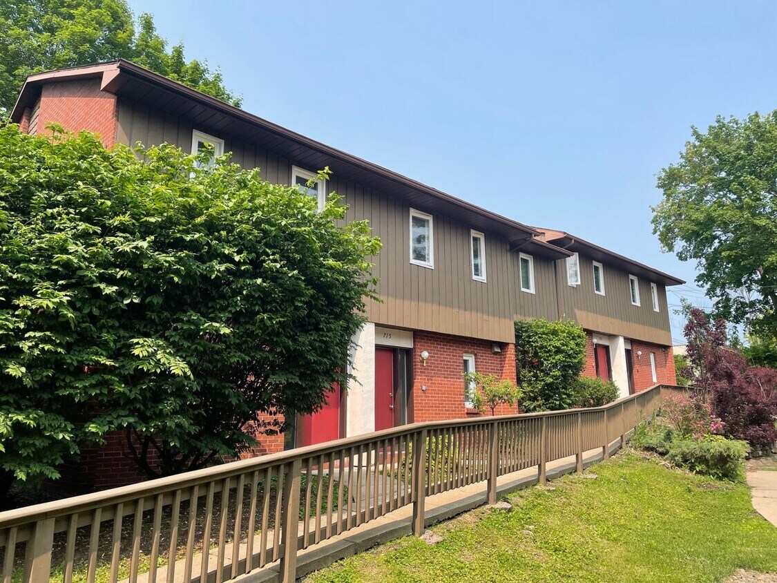 Foto principal - Fall Semester Lease Available! 2 Bedroom T...